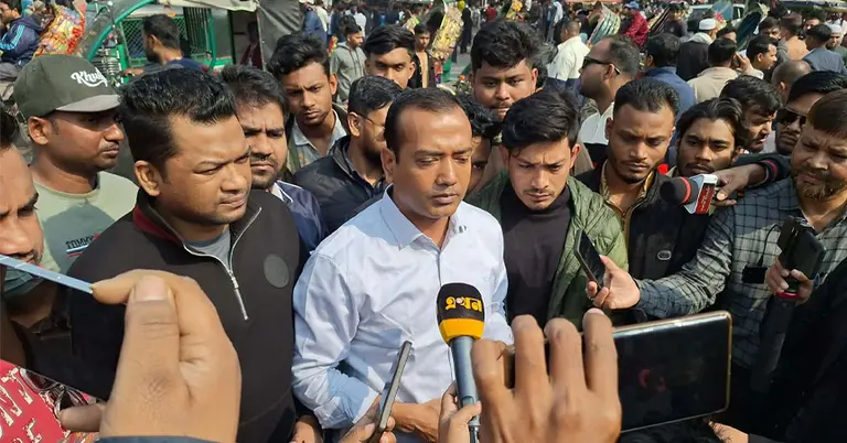 নির্বাচন কমিশনের সামনে জড়ো হচ্ছেন ছাত্রদলের নেতাকর্মীরা